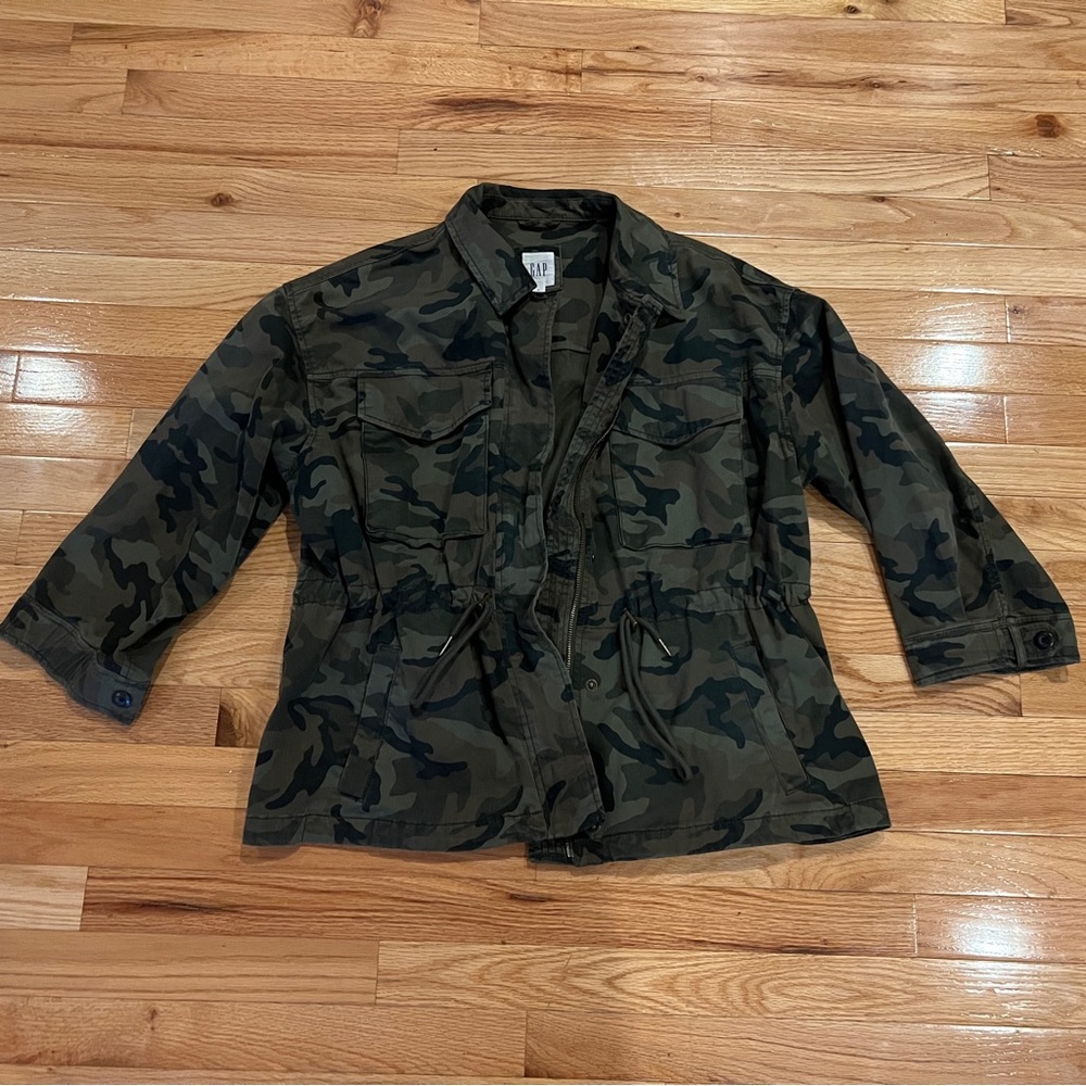 Gap Women’s Camo Jacket Medium